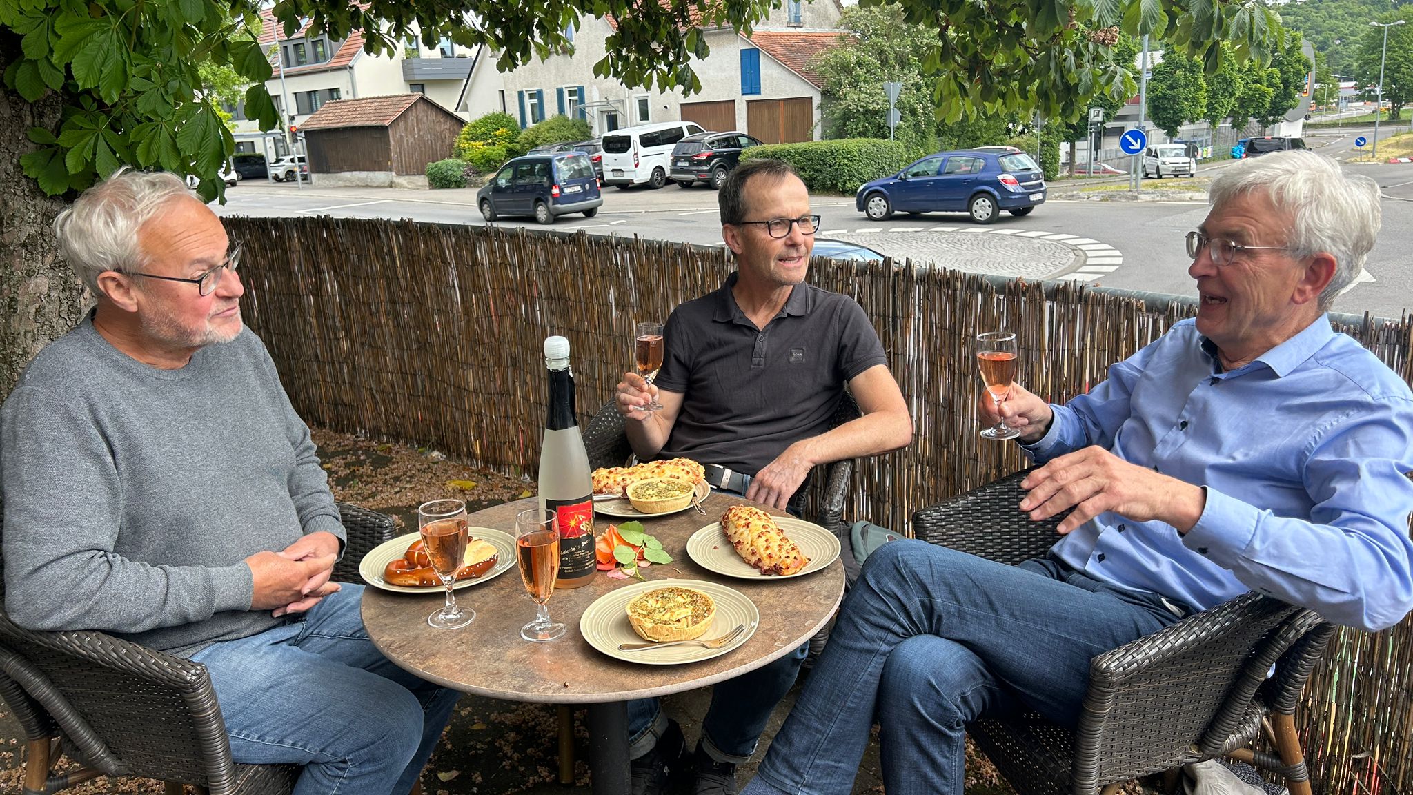 20250526_UGL_Anstossen-nach-Notar