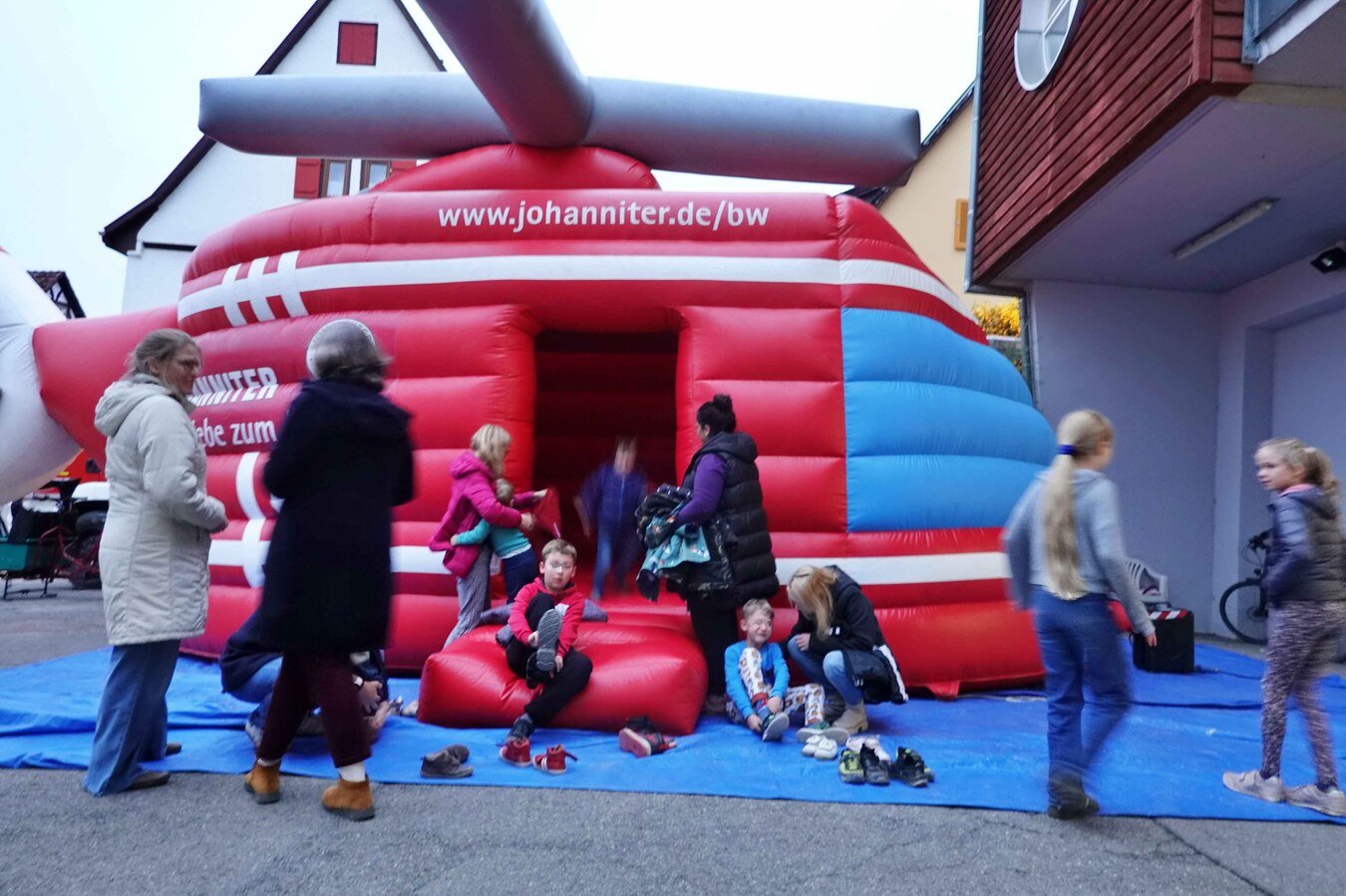 20251010_UGL_Spatenstich-%2814%29_bearb-anon-500kb