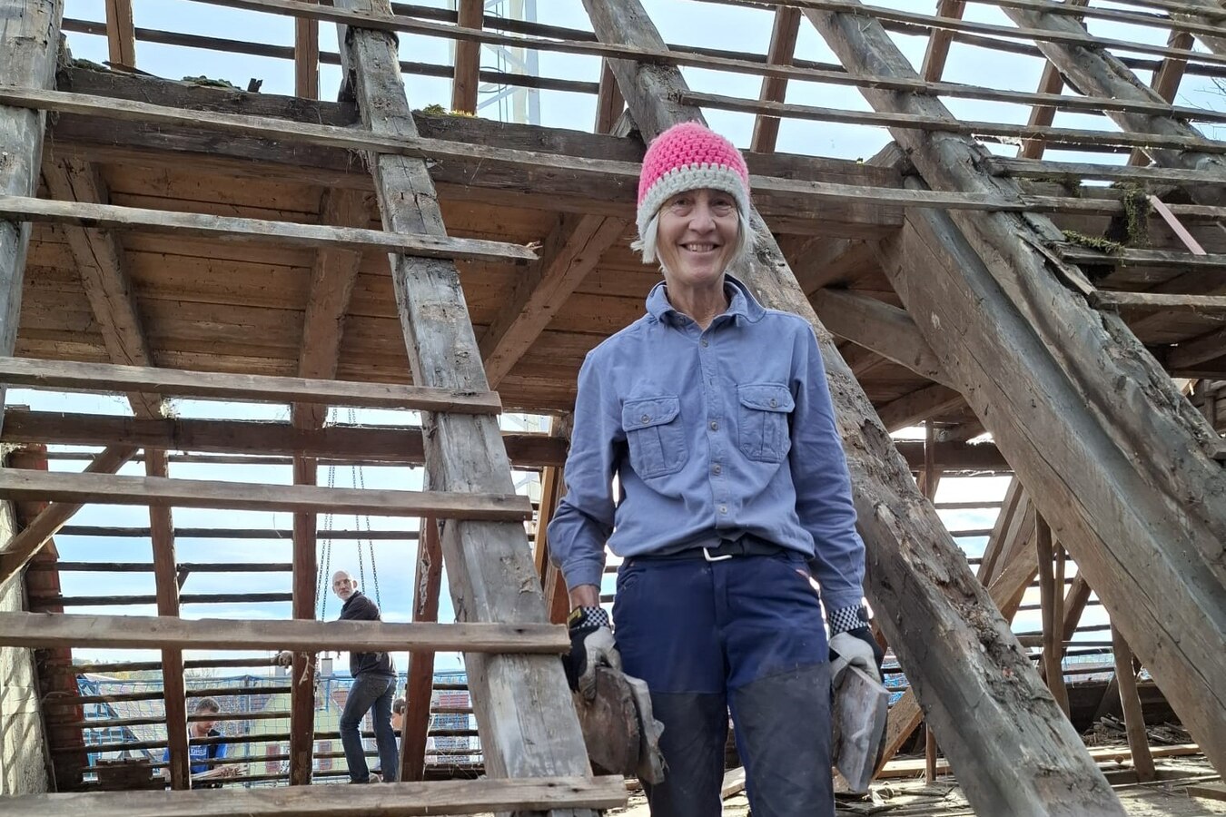 20251029_UGL_Scheune-Dachabdecken_2b11ae68_bearb-500kb 20251029_UGL_Scheune-Dachabdecken_2b11ae68_bearb-500kb