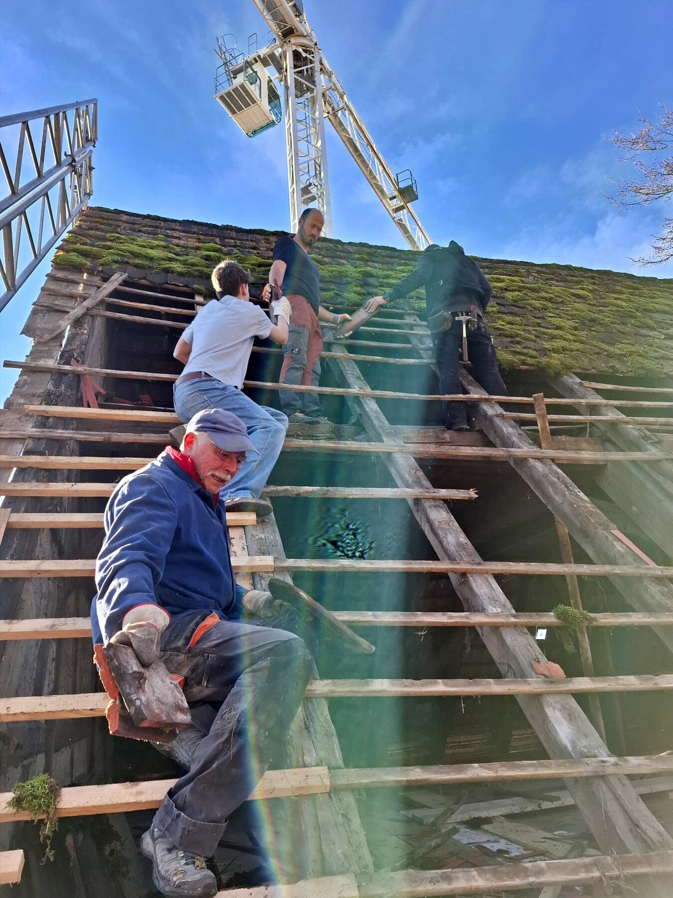 20251029_UGL_Scheune-Dachabdecken_3dfba55b_bearb-500kb 20251029_UGL_Scheune-Dachabdecken_3dfba55b_bearb-500kb